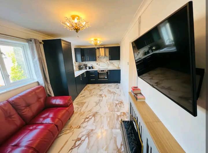 Modern 2 Bedroom Flat By Dover Port, Castle
& Sea! - 多佛爾