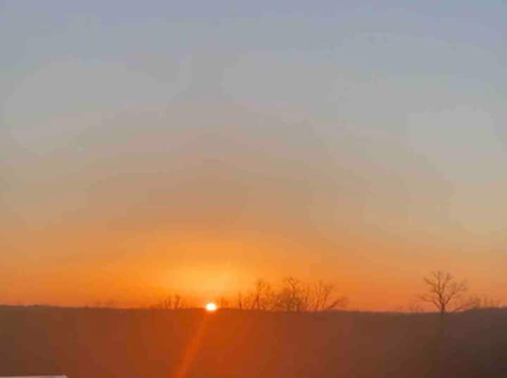 2 Br Unit W/ Views Of Spectacular Sunrises - グエルフ