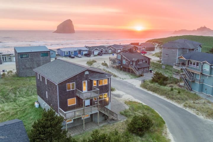 Spacious 4+bed/4k Sqft House Half Block To Beach - Pacific City, OR
