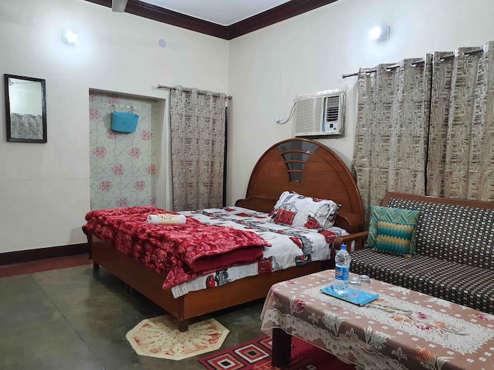 Welcoming Homestay With Spacious Bedroom & Parking - Jammu