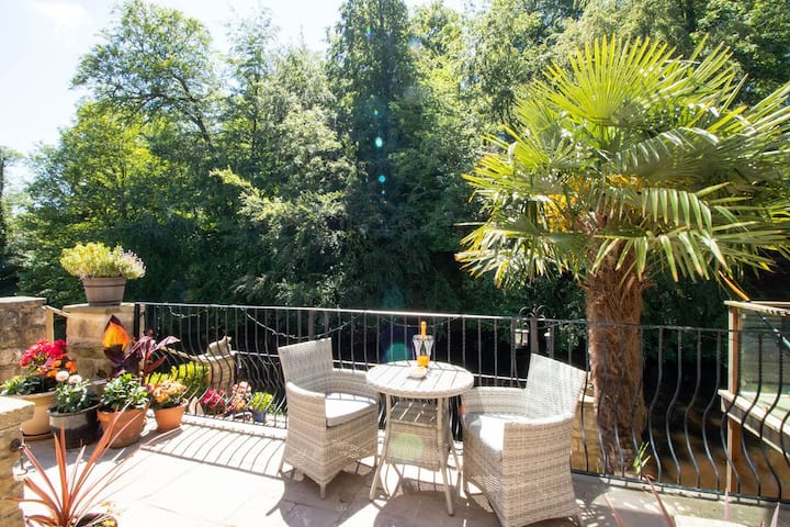 Stunning Riverside Apartment - Wetherby