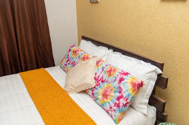 Lovely Room2 W/ Kitchenette, Pool 5mins To A/port - Gaborone