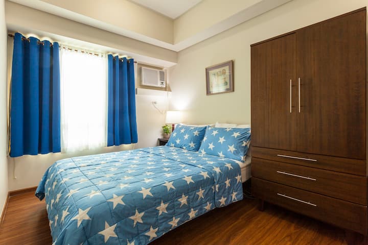 Un Dormitorio Casa / Oficina Con Estacionamiento En Makati - Manila