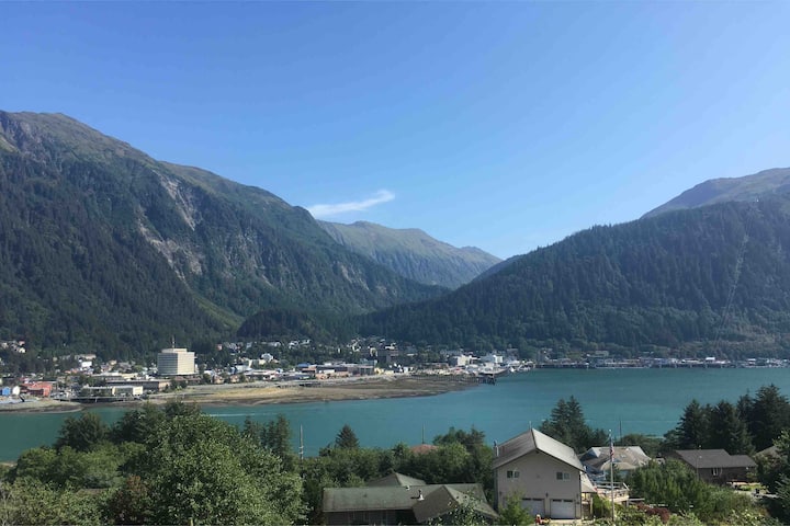 A Suite With A View! Across From Downtown Juneau. - ジュノー, AK