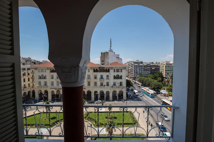Aristotelous Square Apartment In A Listed Building - Thessalonique