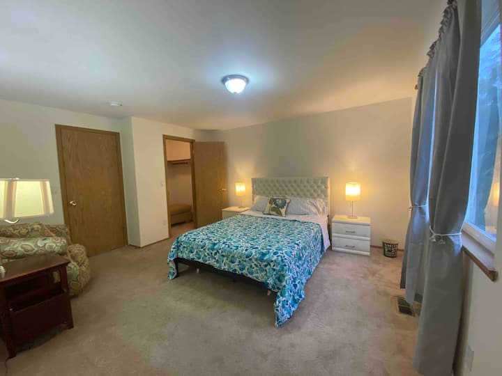 Q Master Bedroom With Private Bathroom - Marysville, WA