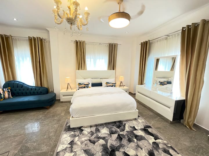 Lovely En-suite Room With Breakfast And S/pool - Ghana