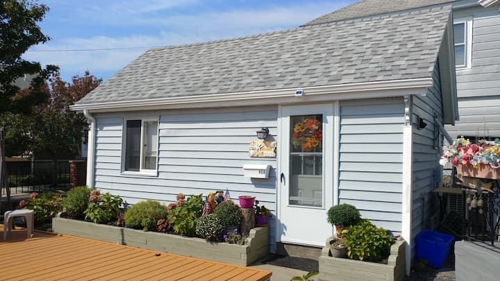 J&k's Bnb .... Private Studio Airbnb With Parking - Nahant, MA