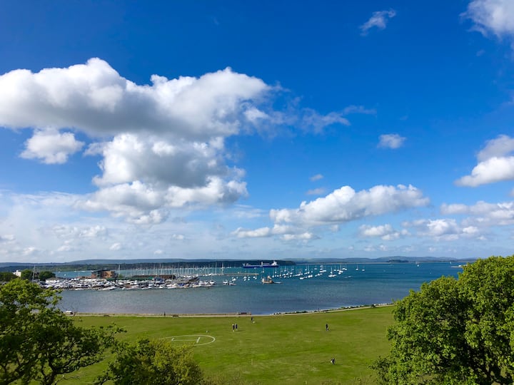 Poole Harbour Views. One-bed Fully Furnished Apmnt - 풀