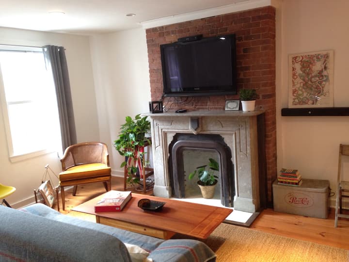 Beautiful 1 Bedroom Apartment In Prime Greenpoint - Barclays Center