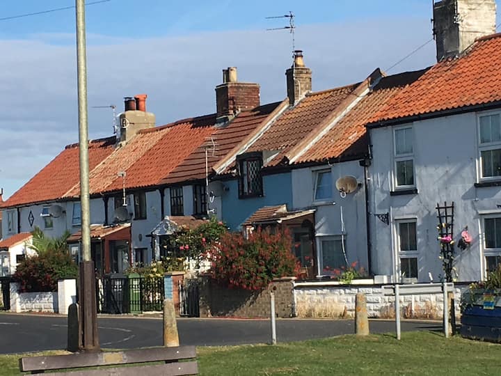 Cliff Top Fishermans Cottage Stones Throw From The Beach, Cosy, Quaint Retreat - Caister-on-Sea