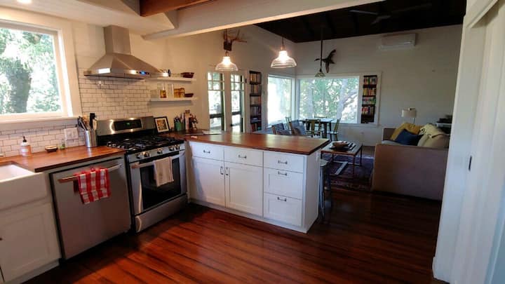 Updated Cabin, Right On Russian River, Amazing River Access & Location! - Healdsburg, CA