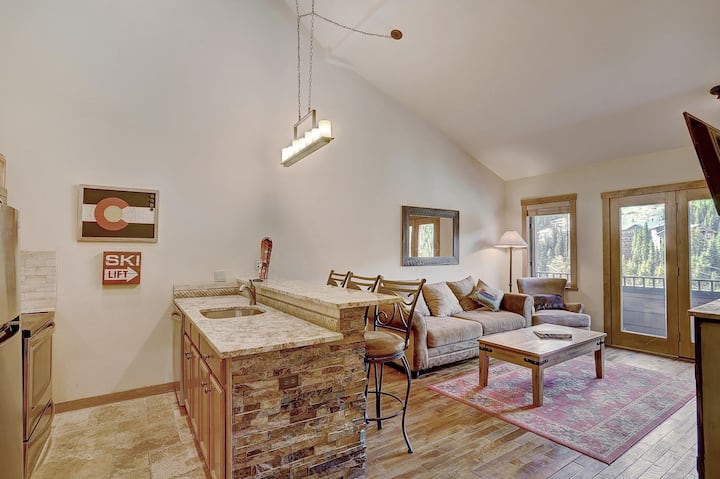 Ski In Ski Out Condo With Pool And Jacuzzis - Dillon, CO