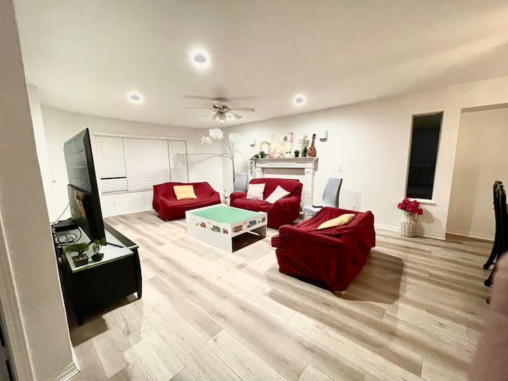 宽敞Huge 3 Bedroom 2 Living Room With Big Yard - Delta, Britanya Kolumbiyası