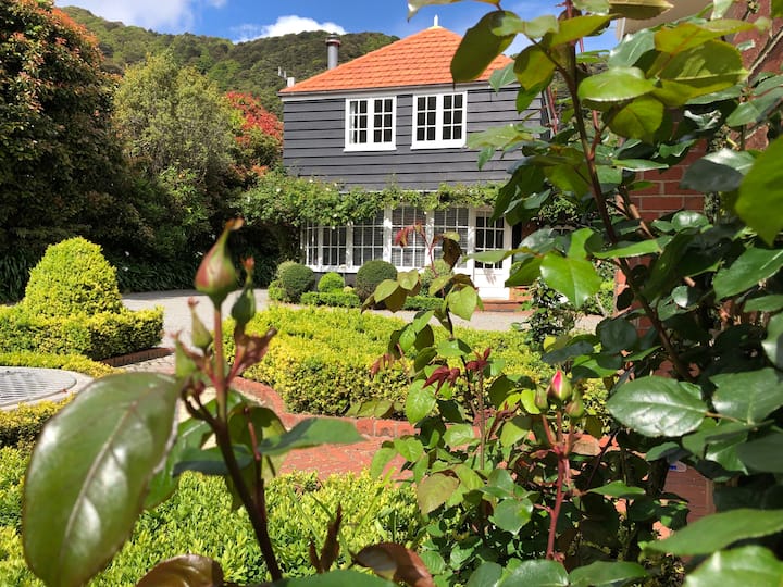 The Gatehouse Boutique Private Cottage. - Lower Hutt