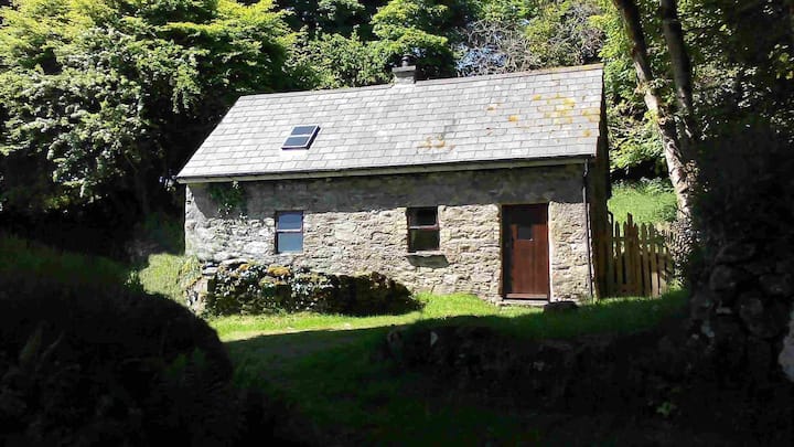 Cosy Laurel Cottage, Secluded Stone Cottage - Mayo