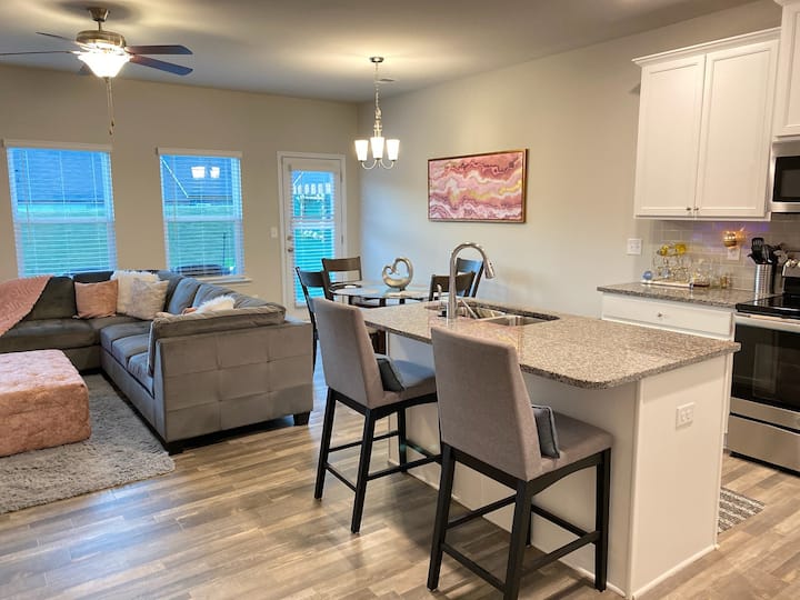 New Townhouse 15 Mins From The Airport ❤️** - Georgia Renaissance Festival