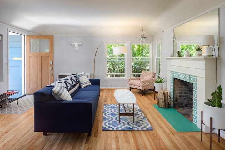 Two Palms: Spacious, Central, Remodeled 5bd Beauty - Oregon Zoo, Portland