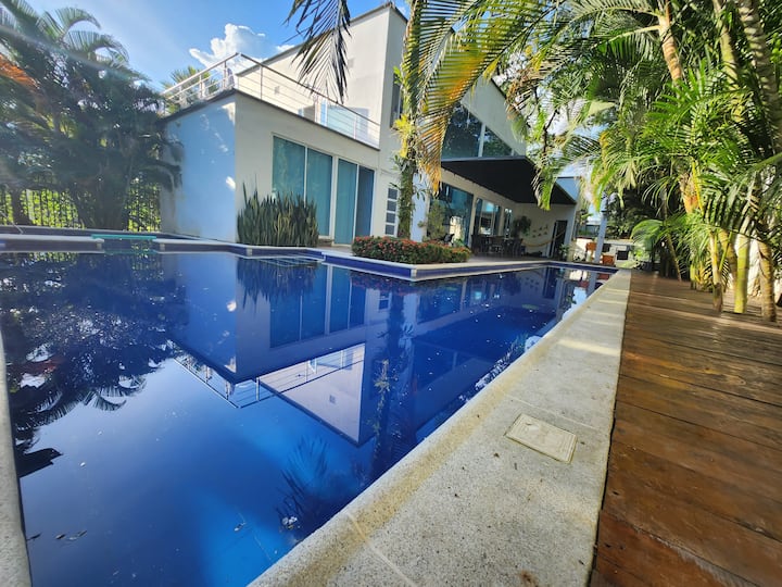 Comfortable Villa With Pool - Villavicencio