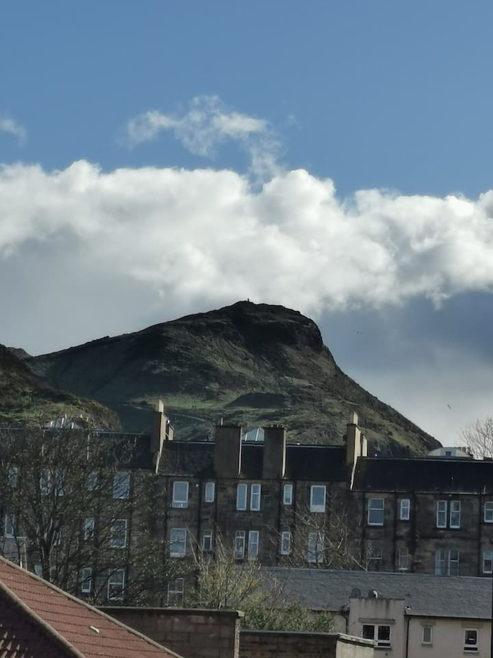 Large Double Bedroom With Arthur Seat View! - Leith
