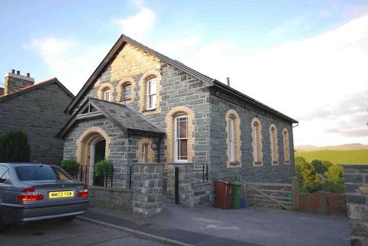 Spacious Converted Chapel In Trawsfynydd - North Wales
