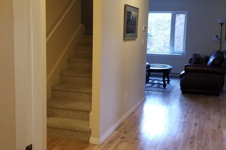 Beautiful 3 Bedroom Home In Whitehorse! - ホワイトホース