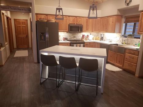 Looking for cabins near Show Low, AZ? Visit cozycozy!