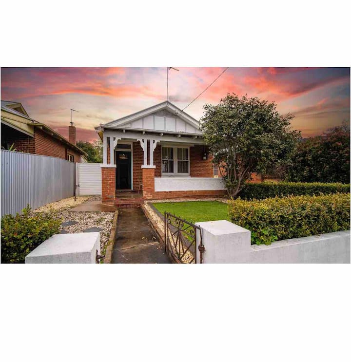 Central  Cottage - Minutes Away From Main Street - Wagga Wagga