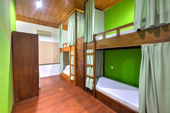 1 Bed In Male Dormitory At Riverside Hostel - Padang