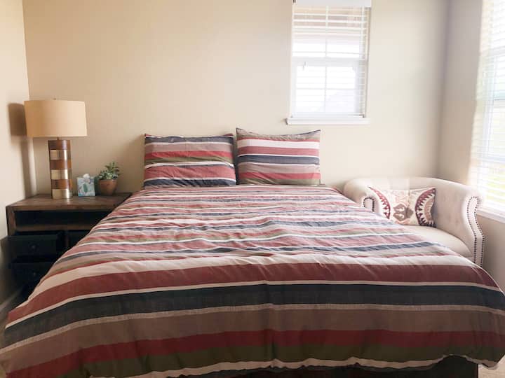 1 Full-size Bed -Quiet&convenient Location - Woodland, CA