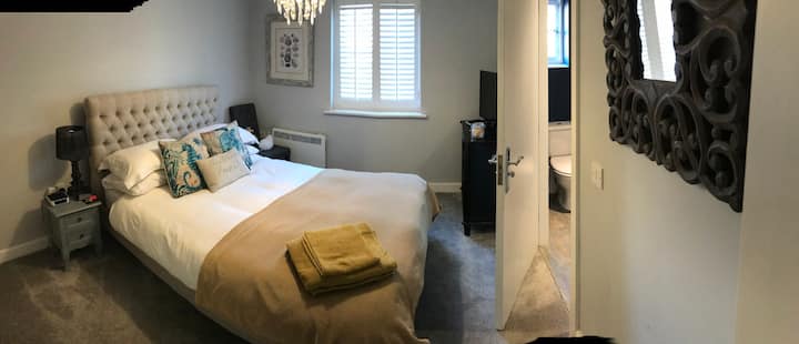 En-suite Bedroom By Station, Castle & Hospital - Warwick