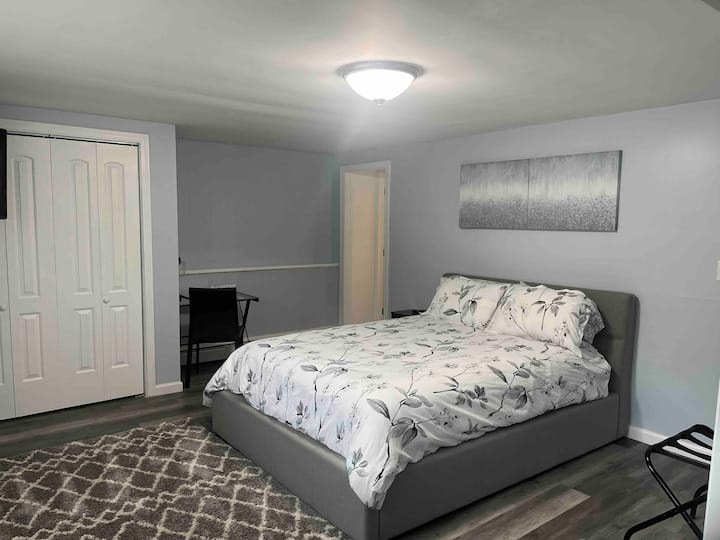 Private Guest Suite (Bedroom & Bathroom) - Norwalk, CT