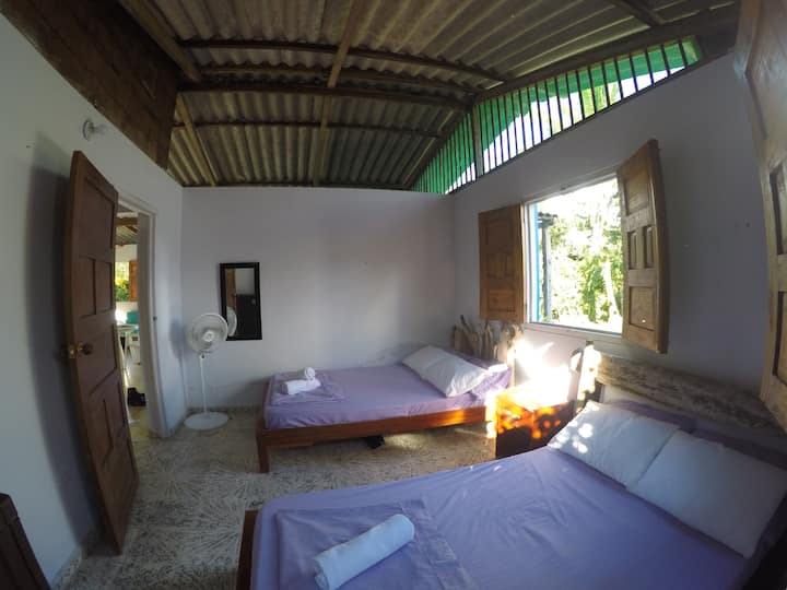Bright Room+wi-fi, 5min From El Almejal Beach! - Bahía Solano