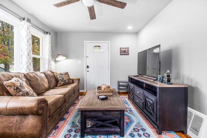 Paris In The Heights: 3bed+backyard Patio - Peoria