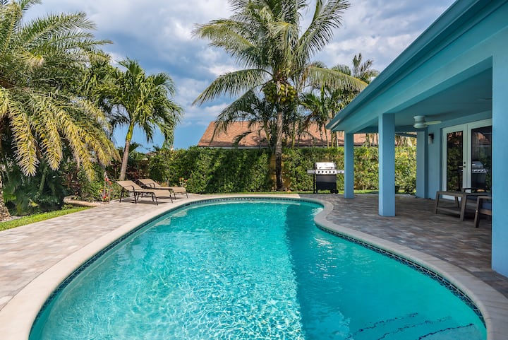 Beautiful Renovated Pool House On The Canal - Boca Raton, FL
