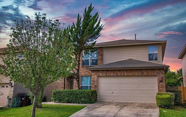 Your Home Away From Home  At This Beautiful House - Alamo Ranch - San Antonio