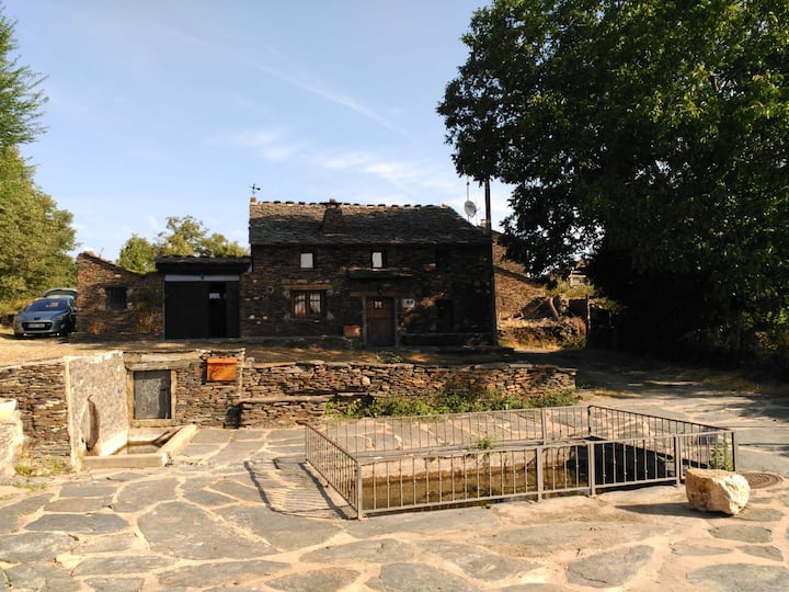 Casa Singular En Robleluengo - Valverde de los Arroyos