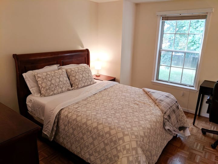 Spacious Queen Master Bedroom Suite Vienna/fairfax - Fairfax, VA