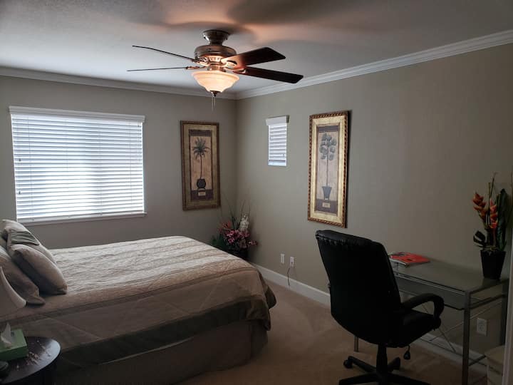 Entire Private Living Area, Bedroom, Bath +Living - Sacramento, CA
