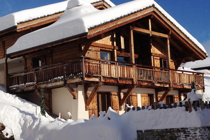 Chalet Renard Blanc Is Een Luxe En Toch Gezellig Huis Om Te Skiën, Golfen En Wandelen. - Sierre