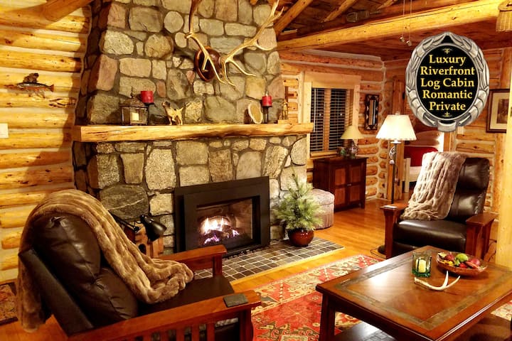 The Gold Fox Lodge (Luxury Riverfront Log Cabin) - Grayling, MI