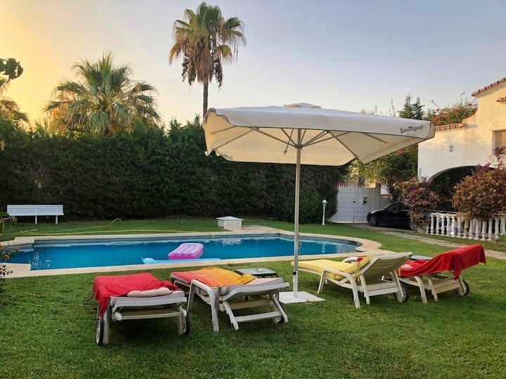 Agradable Villa Con Piscina Cerca De La Playa - Marbella