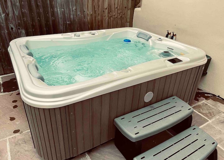 Manor Cottage, Private Hot Tub, Large Garden. - Taunton