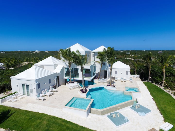 Luxury Beachfront Villa - Pearl West - Bahamas