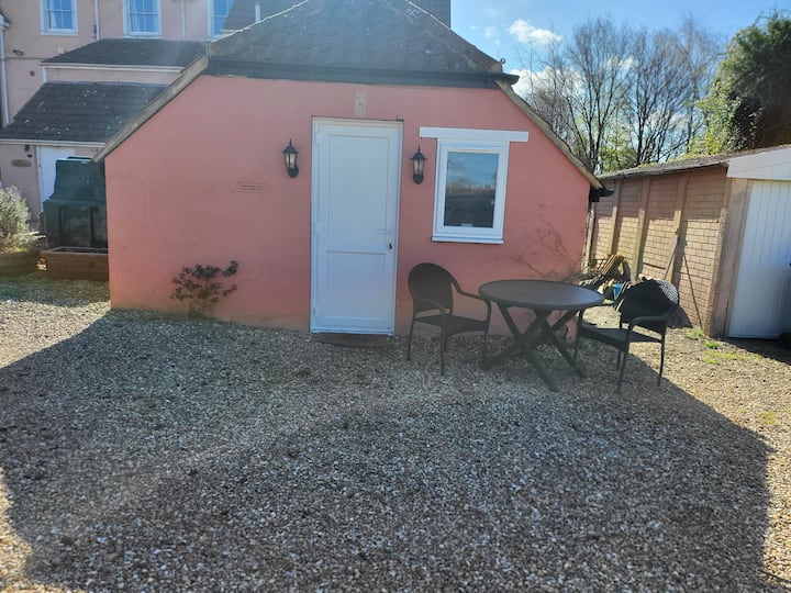 Self Contained Beautiful Cottage (Sleeps Up To 4) - Warminster