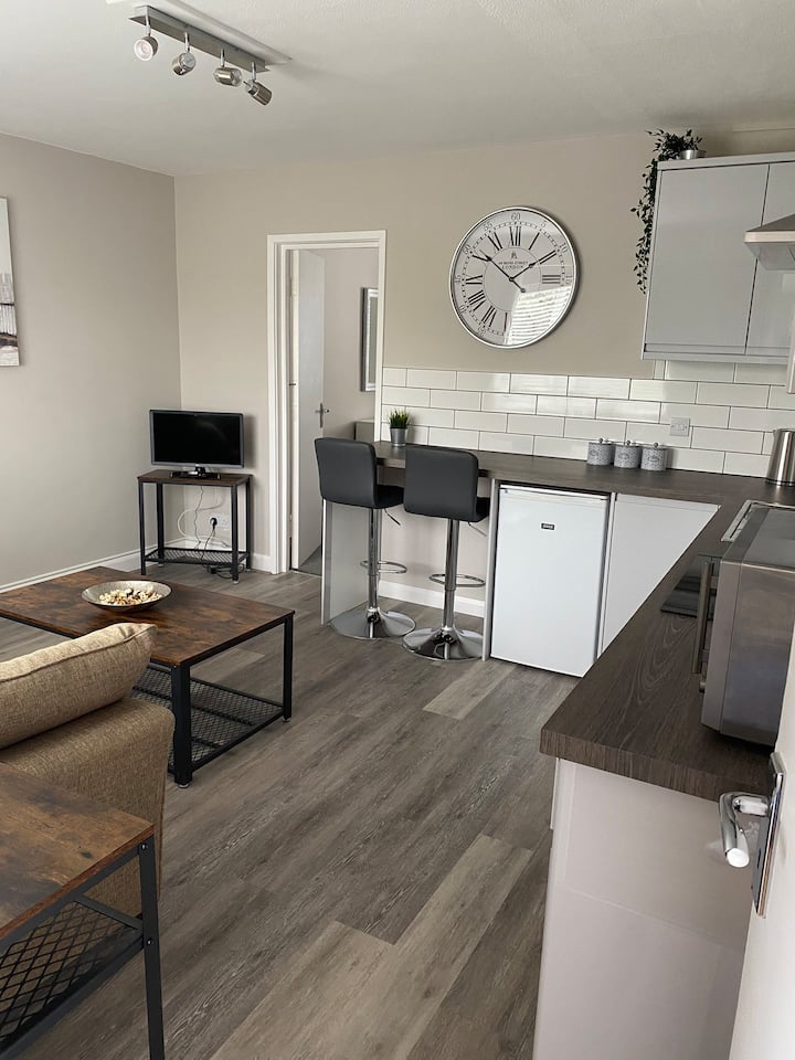Modern Newly Renovated Apartment - Worcestershire