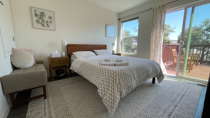 Private Bedroom With Deck In Sf - Daly City, CA