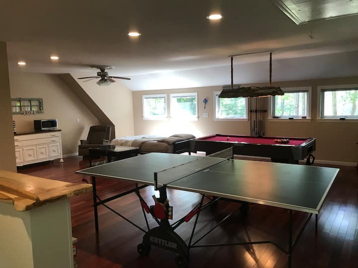 Large Studio Apt With A Short Walk To The Ocean - York, ME