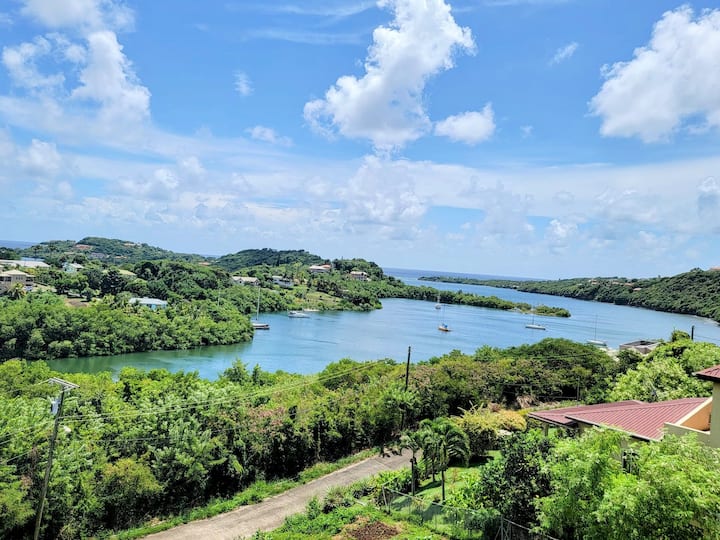 Unique Luxury 4-bedroom Residential Home With Stunning Waterfront Views- Free Wifi- - Grenada