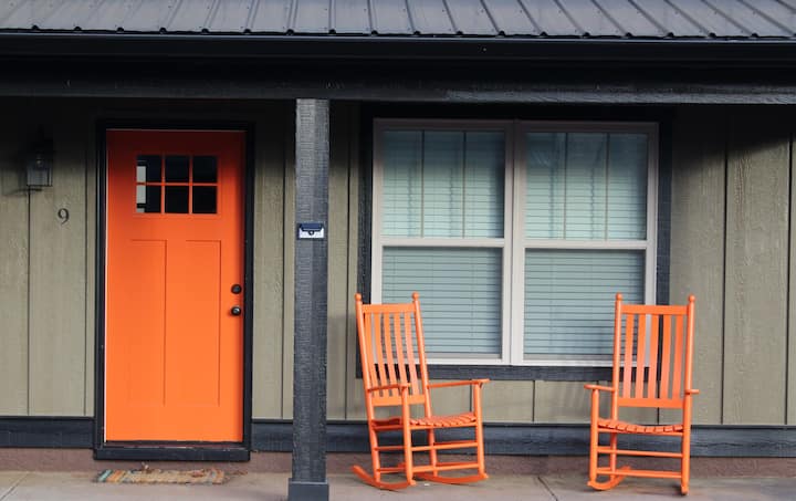 Orange House - Modern, Sparkling Clean, Superhost! - Swannanoa, NC